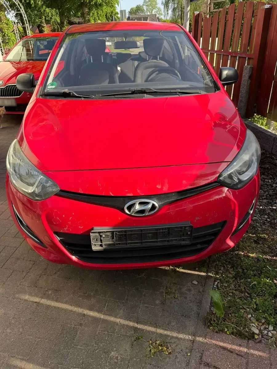 Gebraucht Hyundai i20 86 PS (63 kW) 2013 Rot Kleinwagen