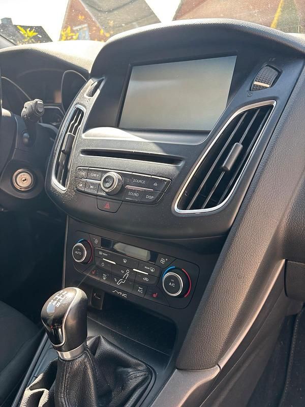 Usata Ford Focus 101 CV (74 kW) 2015 Grigio Station wagon