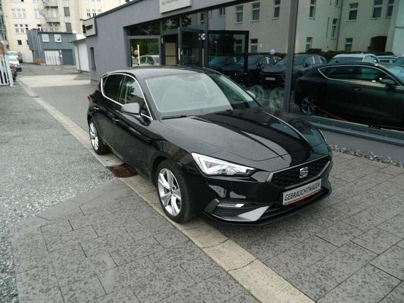 Midnight schwarz Gebraucht 2021 Seat Leon FR Limousine | 20.990 € (Fairer Preis) - Bild 1/4
