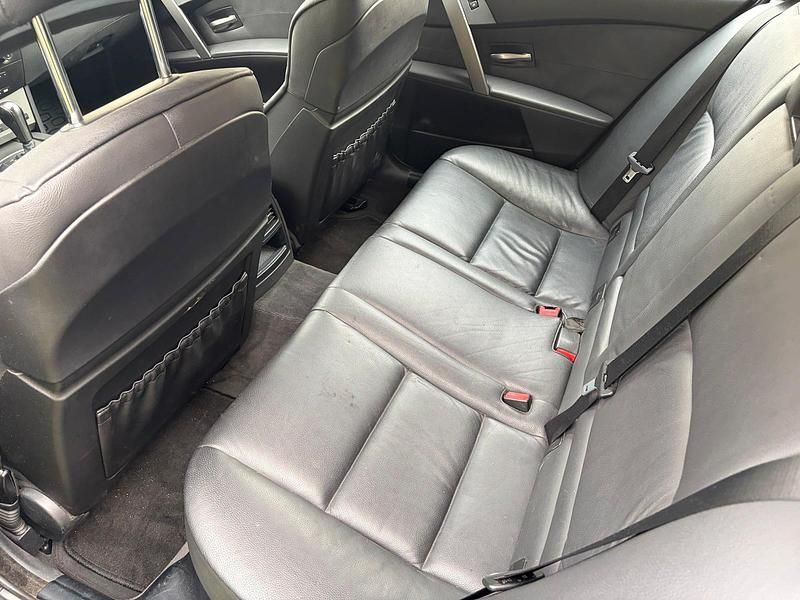 Gebraucht BMW 530 214 PS (157 kW) 2006 Grau Kombi