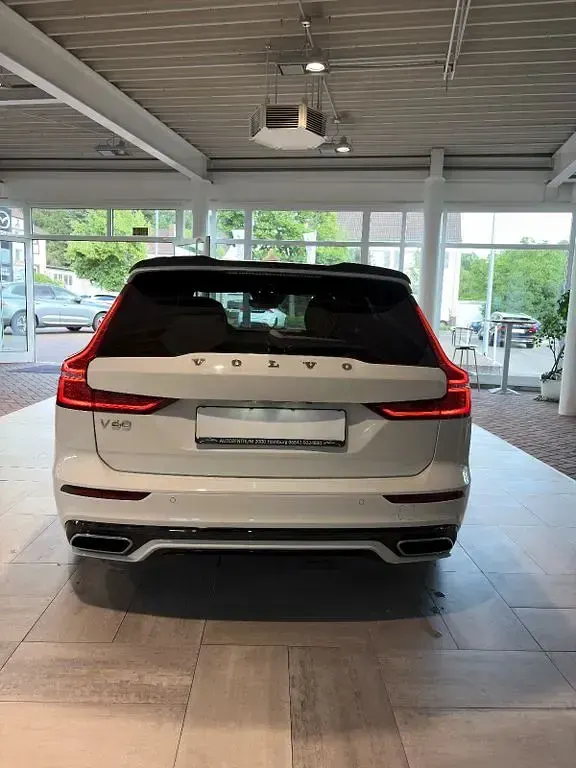 Gebraucht Volvo V60 R-Design 190 PS (139 kW) 2019 Weiß Kombi