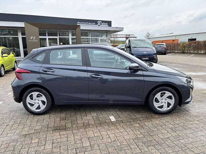 Neu Hyundai i20 90 PS (66 kW) 2026 Aurora grey Kleinwagen