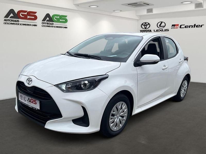 Weiss Neu 2025 Toyota Yaris Hybrid Business Edition Limousine | 21.950 € (Superpreis) - Bild 1/4