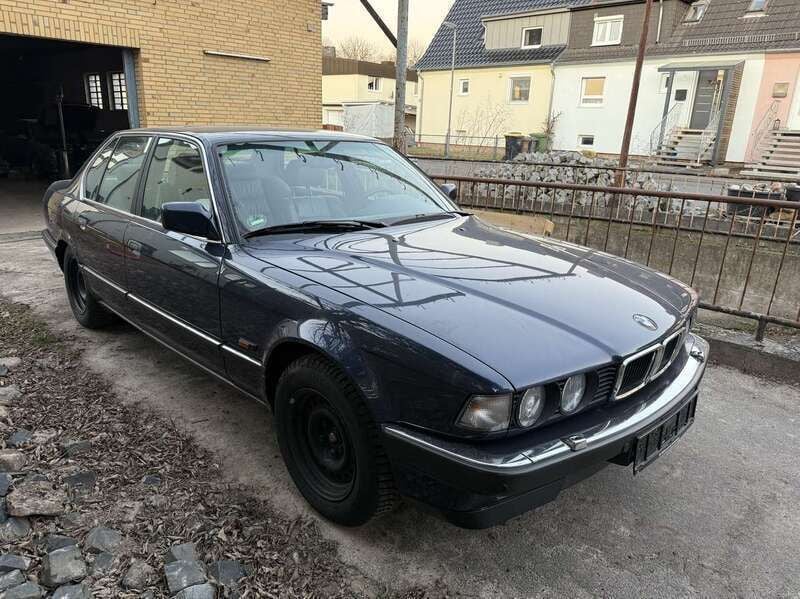 Blau Gebraucht 1992 BMW 730 Limousine | 10.000 € - Bild 1/4