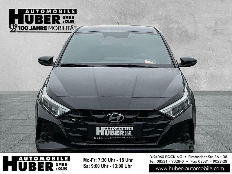 Schwarz metallic Neu 2025 Hyundai i20 N Line Limousine | 24.490 € (Fairer Preis) - Bild 1/4