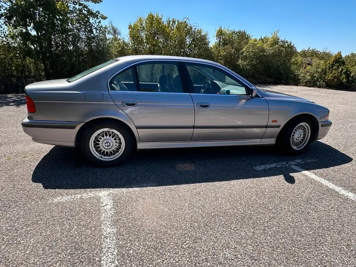 Gebraucht BMW 523 170 PS (125 kW) 1998 Silber Limousine