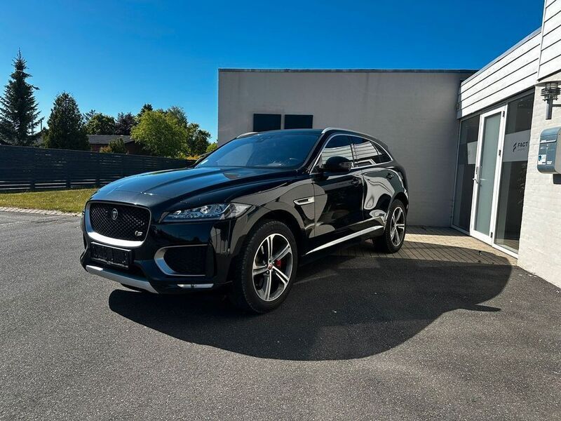 Schwarz Gebraucht 2017 Jaguar F-Pace S SUV | 21.600 € (Teuer) - Bild 1/4