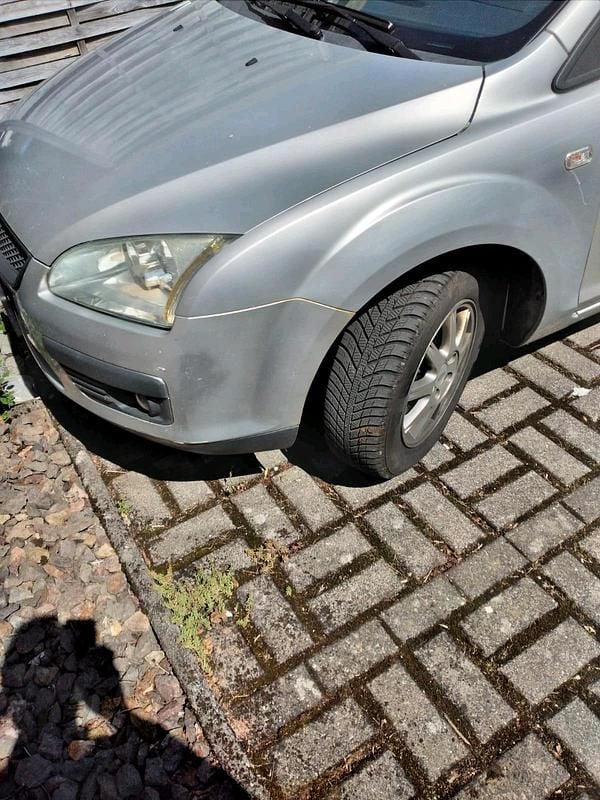 Silber Gebraucht 2005 Ford Focus Kombi | 1.000 € (Superpreis) - Bild 1/4