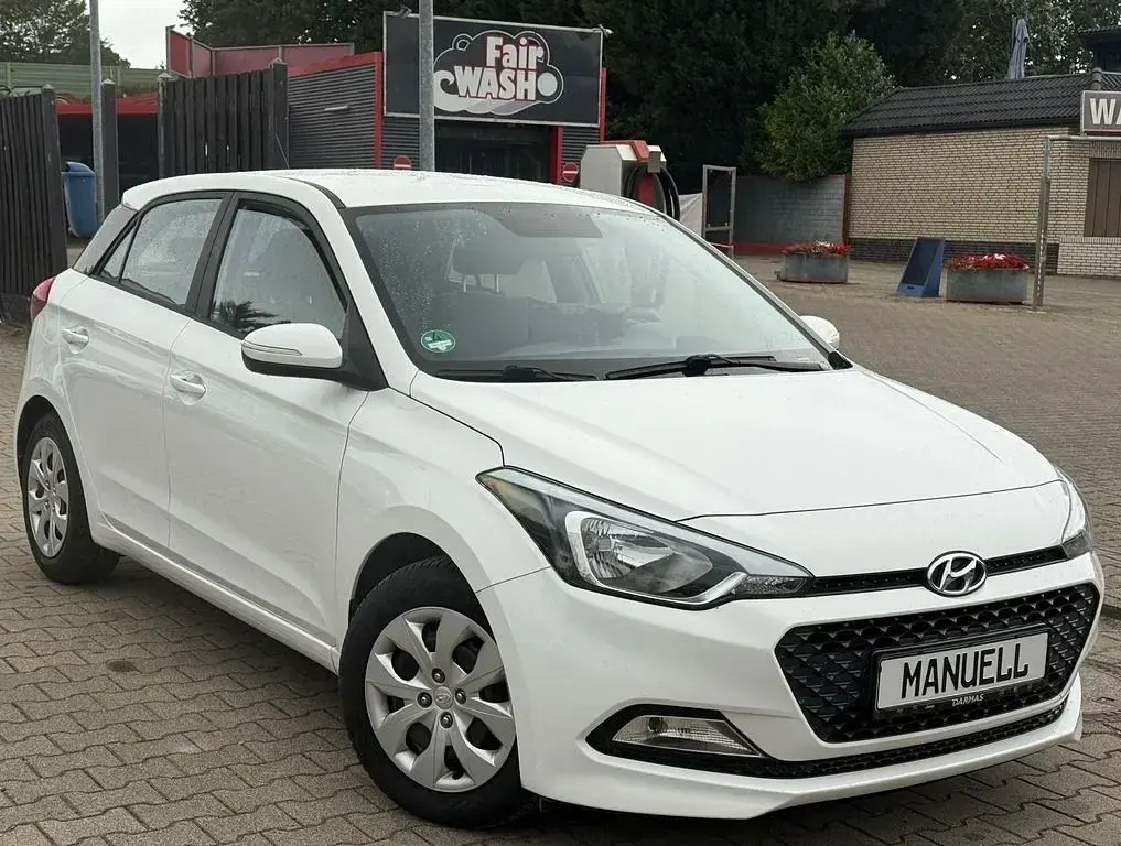 Gebraucht Hyundai i20 GO! 75 PS (55 kW) 2018 Weiß Limousine