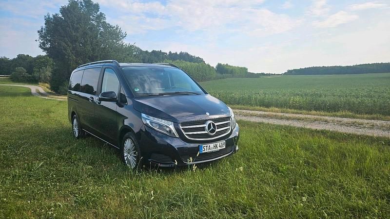 Blau Gebraucht 2016 Mercedes V250 Van / Kleinbus | 36.900 € (Guter Preis) - Bild 1/4