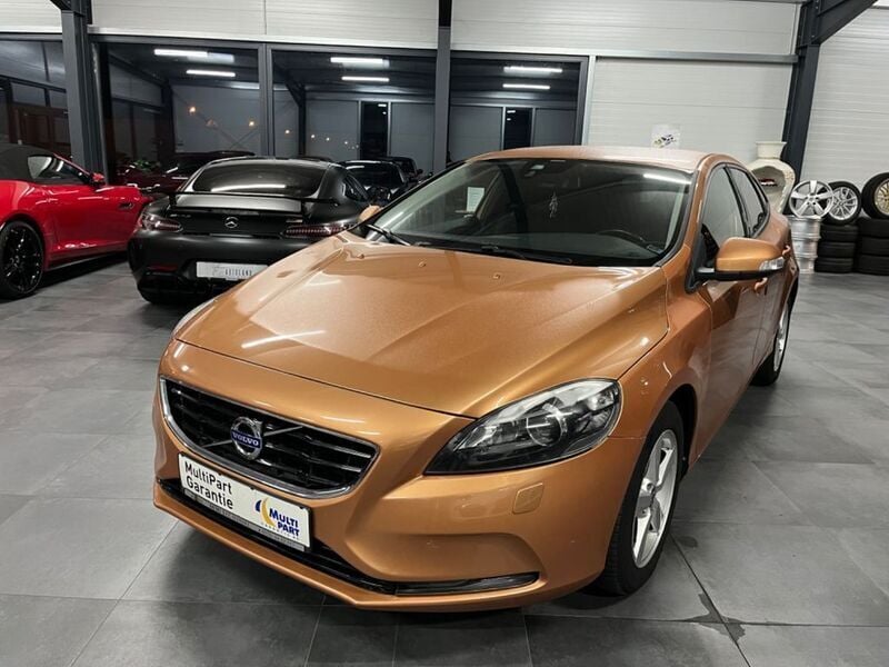 Gebraucht Volvo V40 Kinetic 150 PS (110 kW) 2012 Vibrant copper / metallic Kombi