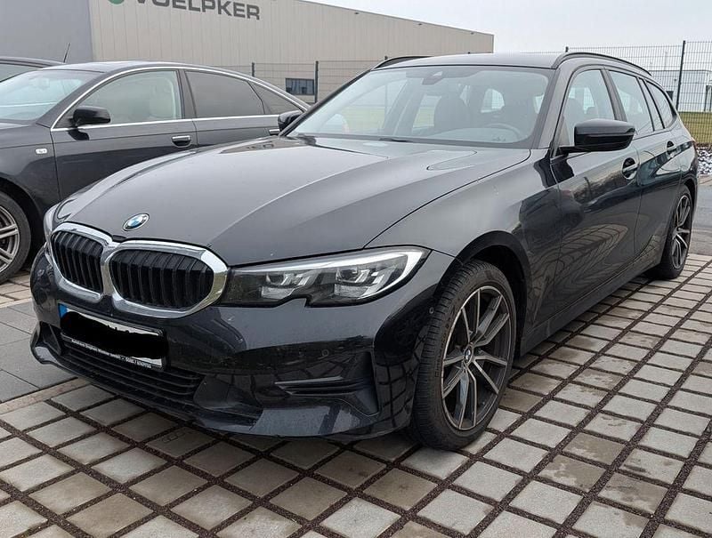 Schwarz Gebraucht 2021 BMW 318 Advantage Kombi | 20.990 € (Fairer Preis) - Bild 1/4