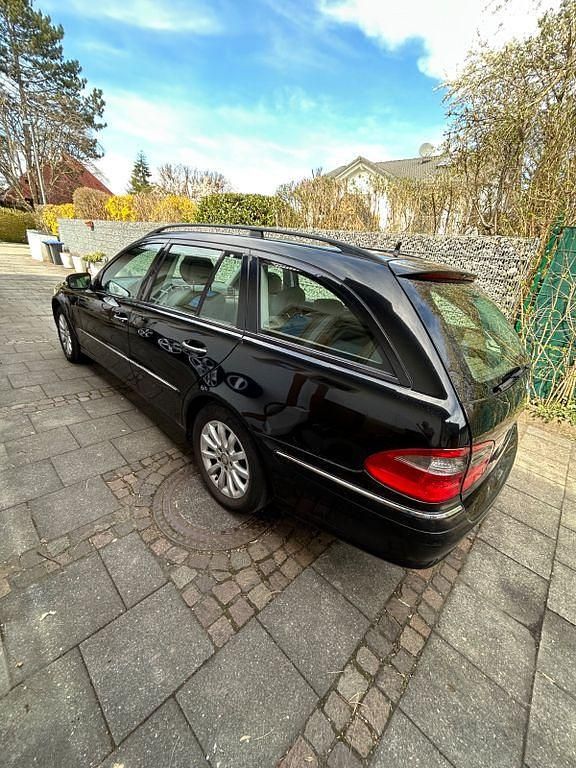 Gebraucht Mercedes E200 Elegance 184 PS (135 kW) 2009 Schwarz Kombi