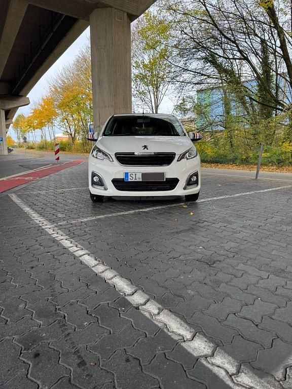 Weiß Gebraucht 2015 Peugeot 108 Allure Kleinwagen | 6.500 € (Fairer Preis) - Bild 1/4