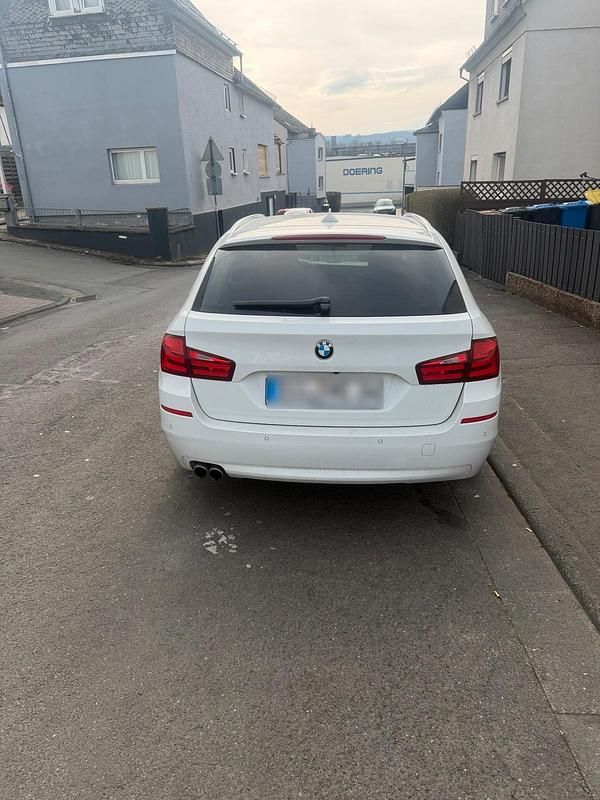 Gebraucht BMW 525 Sport Line 218 PS (160 kW) 2012 Weiß Kombi