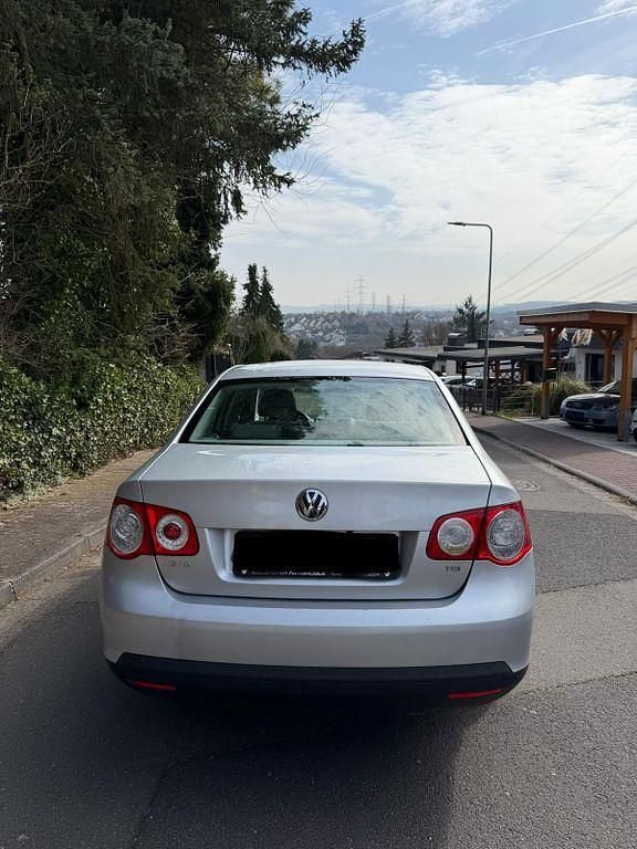 Gebraucht VW Jetta 122 PS (89 kW) 2009 Silber Limousine