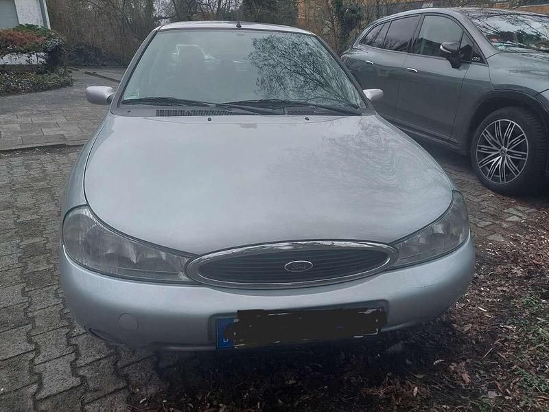 Gebraucht Ford Mondeo Ghia 116 PS (85 kW) 2000 Silber Limousine