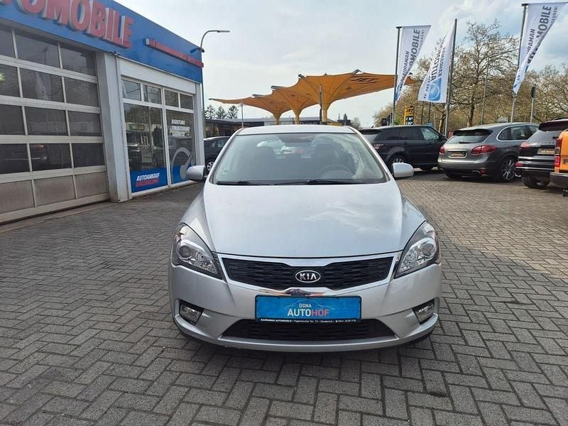 Second-hand Kia Ceed 90 CP (66 kW) 2010 Argintiu Hatchback