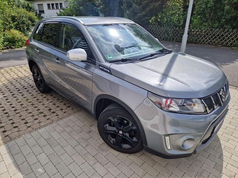 Grau Gebraucht 2017 Suzuki Vitara SUV | 14.500 € (Guter Preis) - Bild 1/4