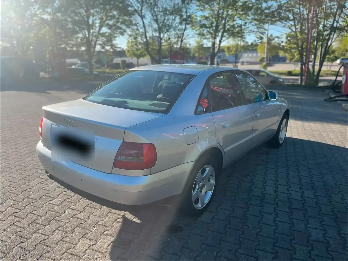 Gebraucht Audi A4 101 PS (74 kW) 1999 Limousine