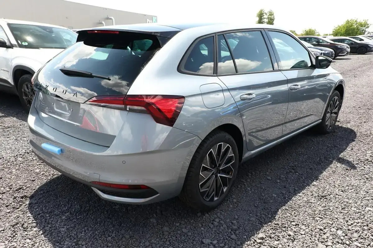 Neu Skoda Scala Dynamic 150 PS (110 kW) 2026 Stahlgrau Kleinwagen