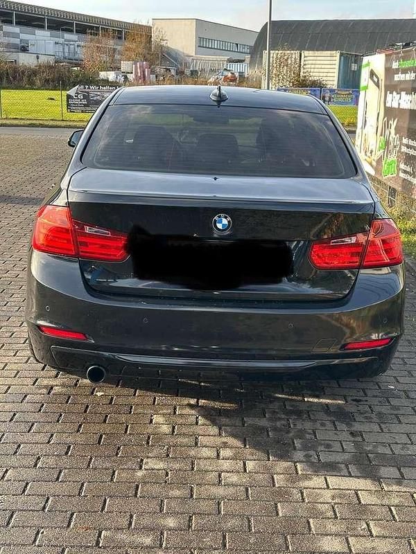 Gebraucht BMW 320 184 PS (135 kW) 2012 Limousine