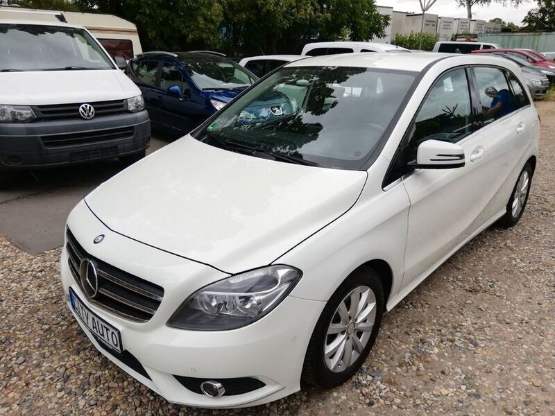 Weiß Gebraucht 2013 Mercedes B180 Van / Kleinbus | 9.970 € (Teuer) - Bild 1/4