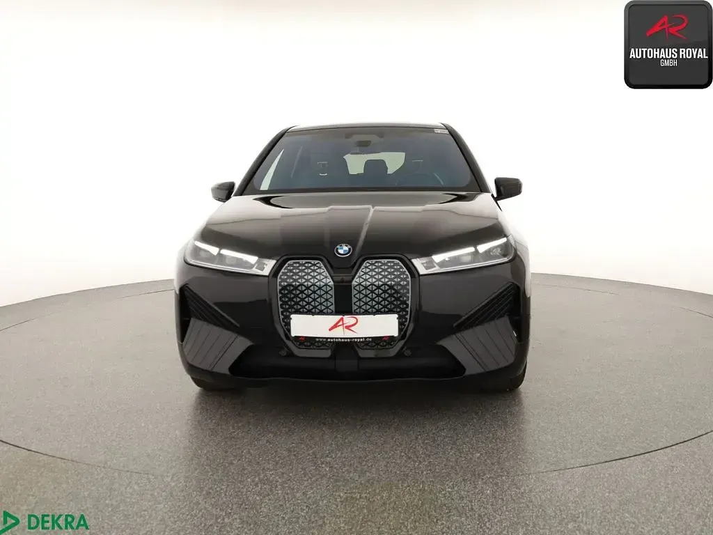 Gebraucht BMW iX Sport Line 239 kW (326 PS) 2022 Schwarz (metallic) SUV