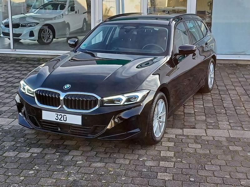 Schwarz Gebraucht 2023 BMW 320 Kombi | 36.490 € (Etwas zu teuer) - Bild 1/4