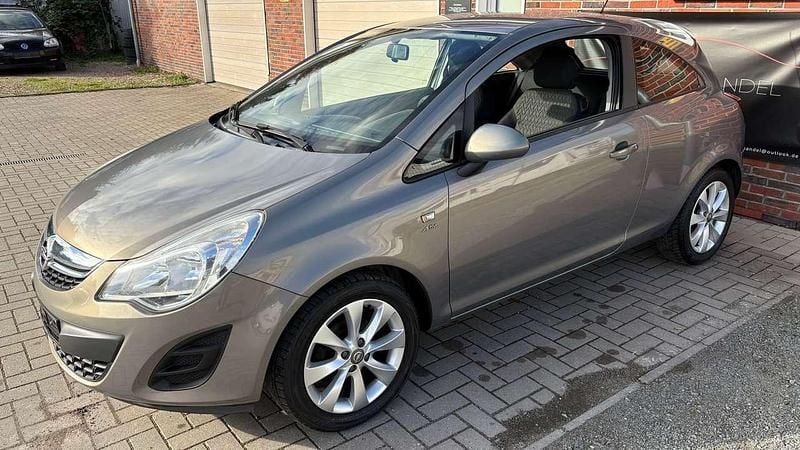 Gebraucht Opel Corsa Active 69 PS (50 kW) 2013 Muskatgrau/muskat braun(m2) Kleinwagen