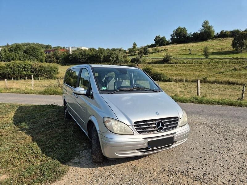 Silber Gebraucht 2009 Mercedes Viano Van / Kleinbus | 9.500 € (Superpreis) - Bild 1/4