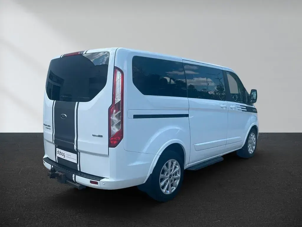 Gebraucht Ford Tourneo Titanium 131 PS (96 kW) 2021 Weiß Van / Kleinbus