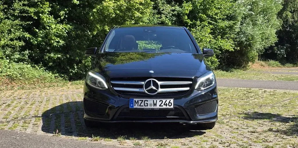 Gebraucht Mercedes B220 AMG line 177 PS (130 kW) 2016 Schwarz Kleinwagen