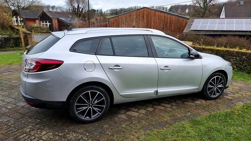 Silber Gebraucht 2013 Renault Mégane GrandTour Bose Edition Kombi | 3.799 € (Guter Preis) - Bild 1/4