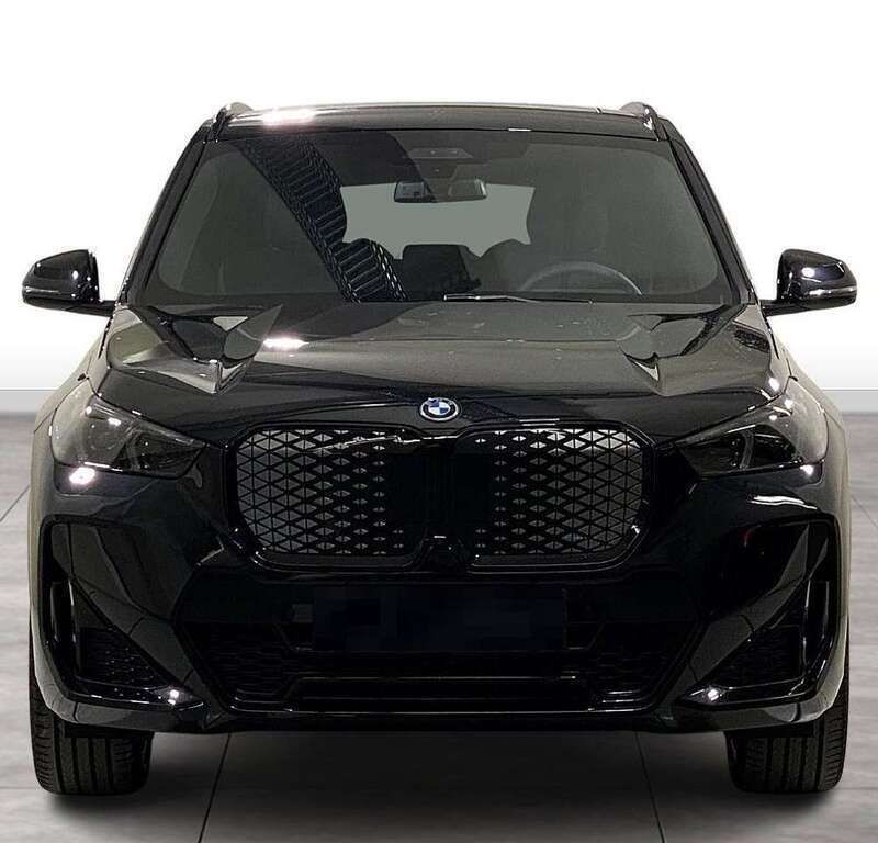Schwarz Gebraucht 2025 BMW iX1 SUV | 43.590 € (Guter Preis) - Bild 1/4