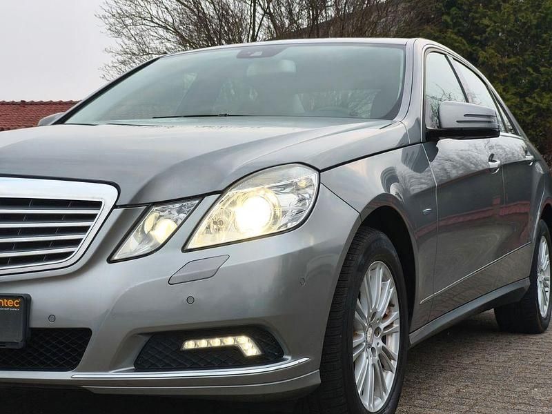 Second-hand Mercedes E250 204 CP (150 kW) 2010 Argintiu Berlinǎ