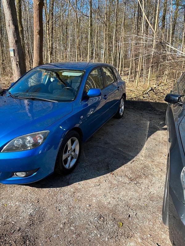 Usata Mazda 3 105 CV (77 kW) 2005 Blu Berlina
