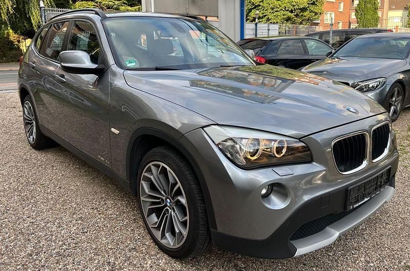 Grau Gebraucht 2011 BMW X1 Performance SUV | 8.990 € (Superpreis) - Bild 1/4
