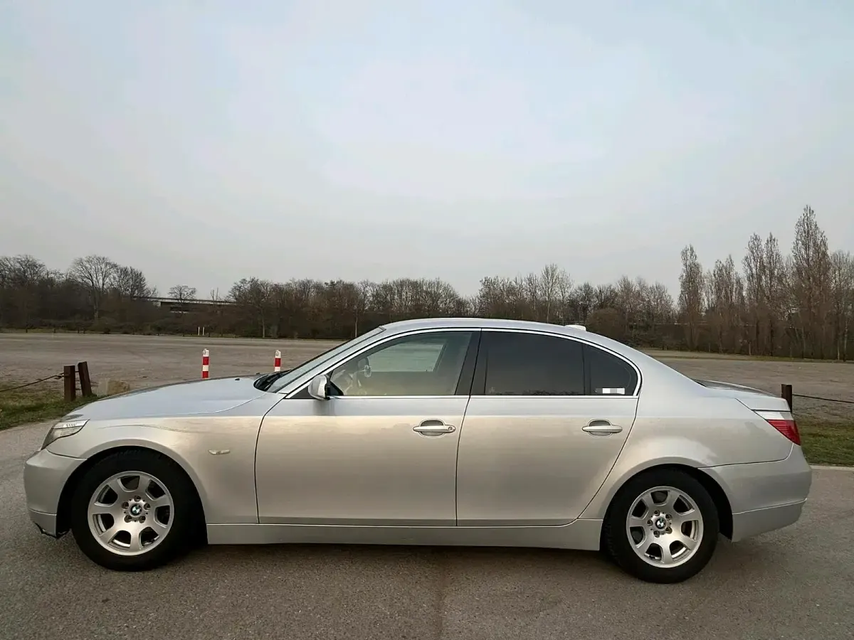 Gebraucht BMW 525 177 PS (130 kW) 2004 Grau Limousine