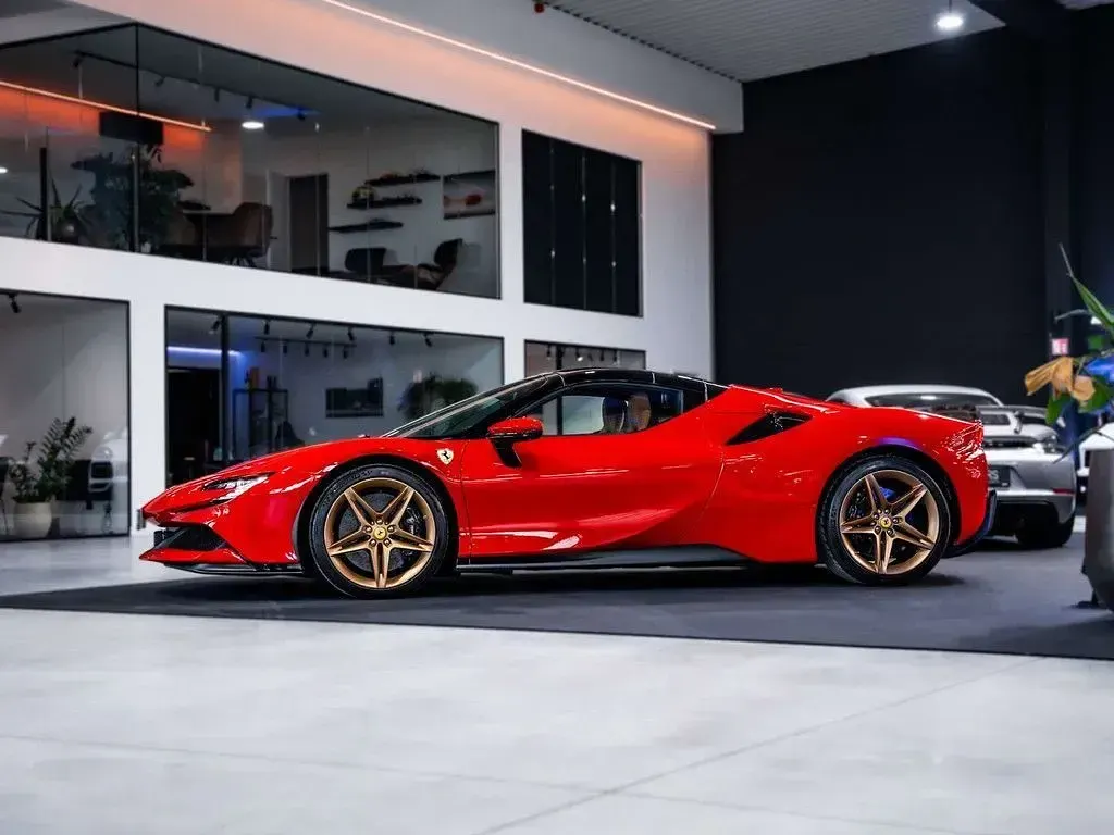 Second-hand Ferrari SF90 999 CP (734 kW) 2025 Roșu Cabrio