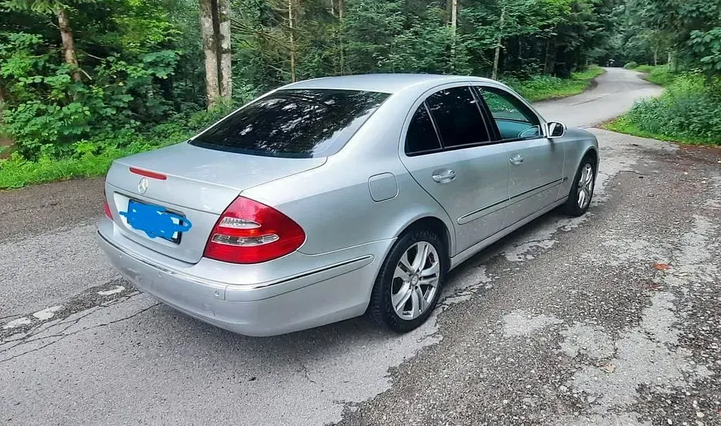 Gebraucht Mercedes E240 Elegance 177 PS (130 kW) 2003 Silber Limousine