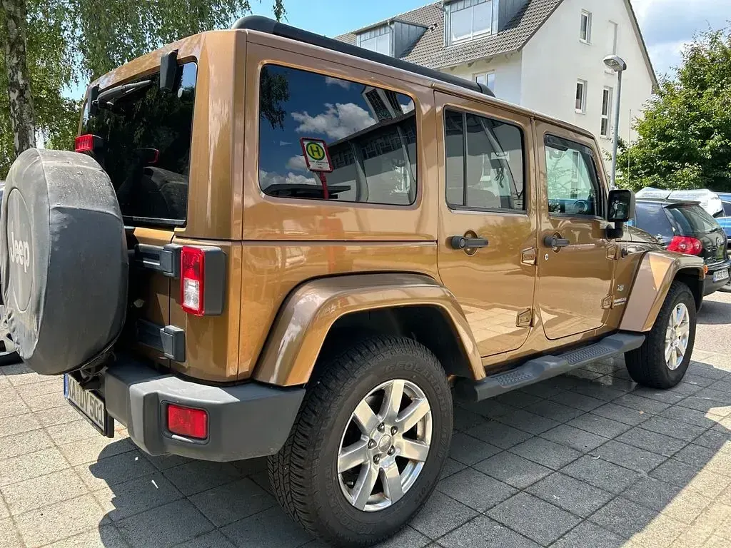 Gebraucht Jeep Wrangler Unlimited 200 PS (147 kW) 2011 Schwarz SUV