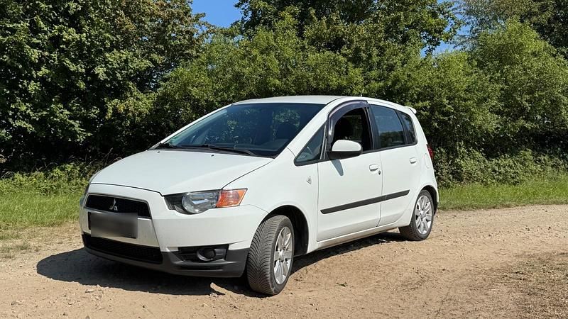 Weiß Gebraucht 2011 Mitsubishi Colt Kleinwagen | 1.950 € (Fairer Preis) - Bild 1/4