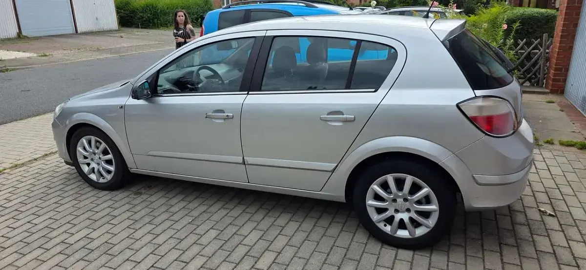 Gebraucht Opel Astra 105 PS (77 kW) 2004 Silber Limousine