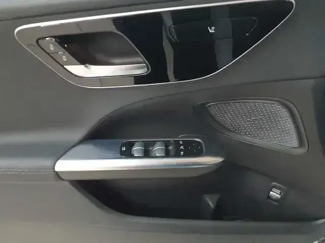 Gebraucht Mercedes C220 200 PS (147 kW) 2023 Silber Limousine