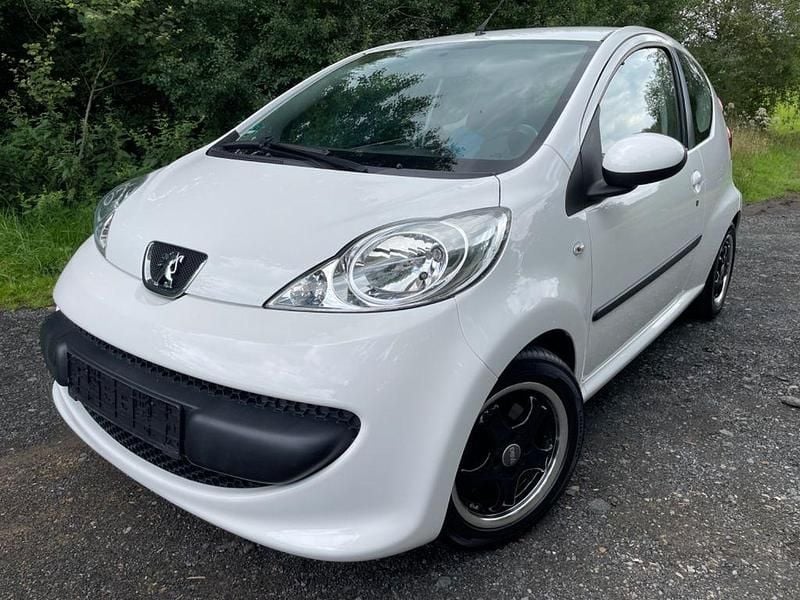 Weiß Gebraucht 2008 Peugeot 107 Filou Kleinwagen | 2.790 € (Fairer Preis) - Bild 1/4