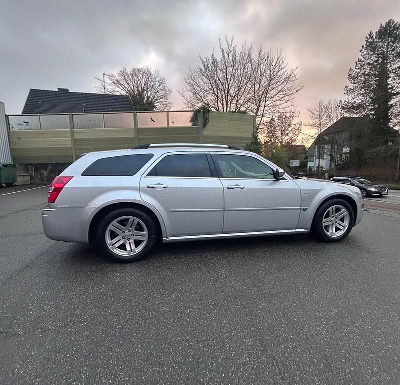 Gebraucht Chrysler 300C 218 PS (160 kW) 2009 Silber Kombi