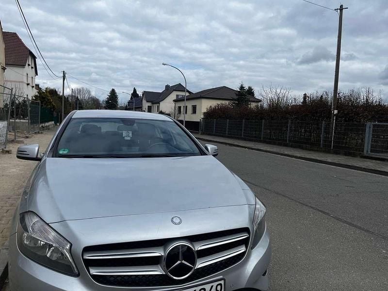 Gebraucht Mercedes A180 122 PS (89 kW) 2014 Limousine