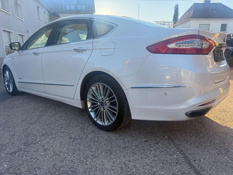 Gebraucht Ford Mondeo Vignale 140 PS (102 kW) 2015 Weiß Limousine