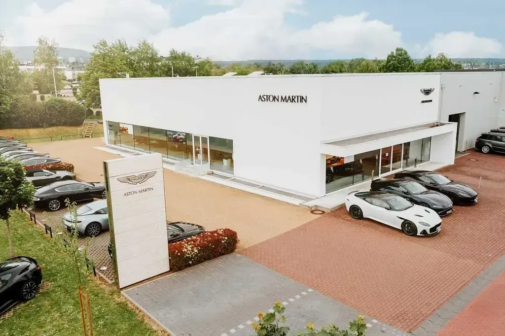 Neu Aston Martin DB12 699 PS (514 kW) 2026 Schwarz Coupé